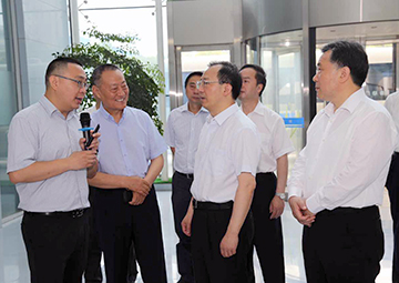 国务委员、国务院秘书长， 时任江苏省委书记吴政隆调研万象城AWC科技
